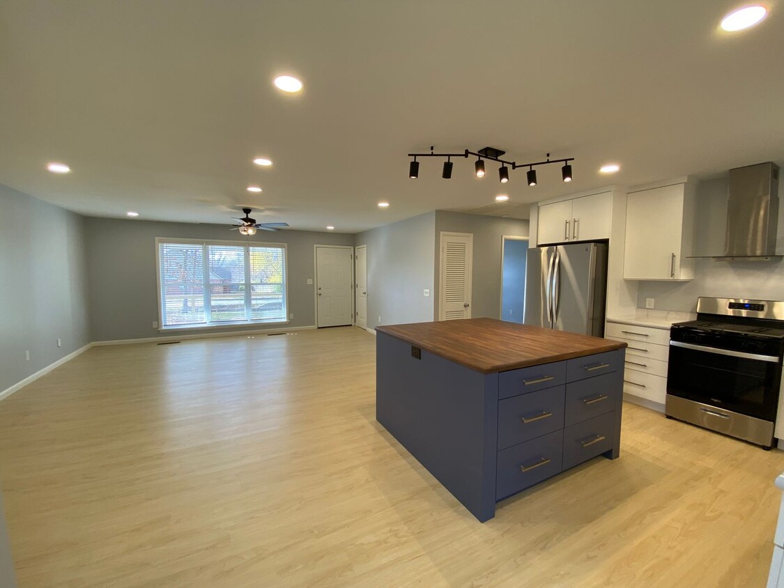 Foto principal - 1218 N Lewis Ave