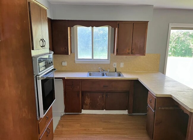 Building Photo - Spacious 3-Bed, 1-Bath Rental in Flint
