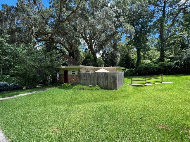 Building Photo - 1427 Fisher Ln