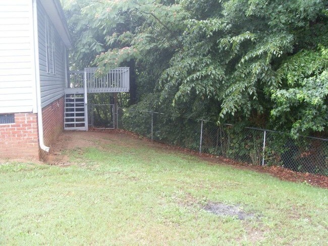 Building Photo - 109 E Belvue Rd