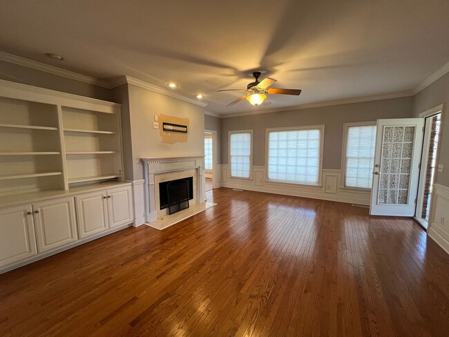 Foto del edificio - Large, beautiful home in Oconee!
