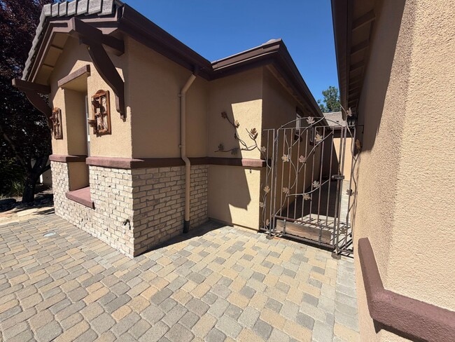 Building Photo - 485 Cicada Ct