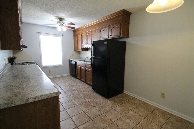 Foto del edificio - 1077 Farm Pond Ln