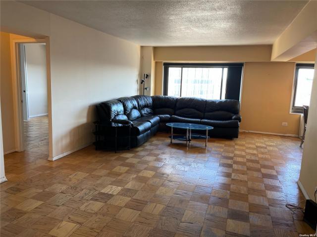 Foto del edificio - 2 bedroom in Forest Hills NY 11375