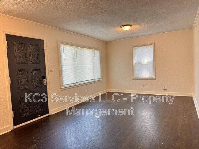 Foto del edificio - 11108 Bennington Ave