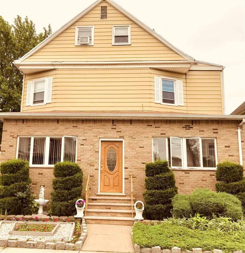 Primary Photo - 94 Fulton Ave