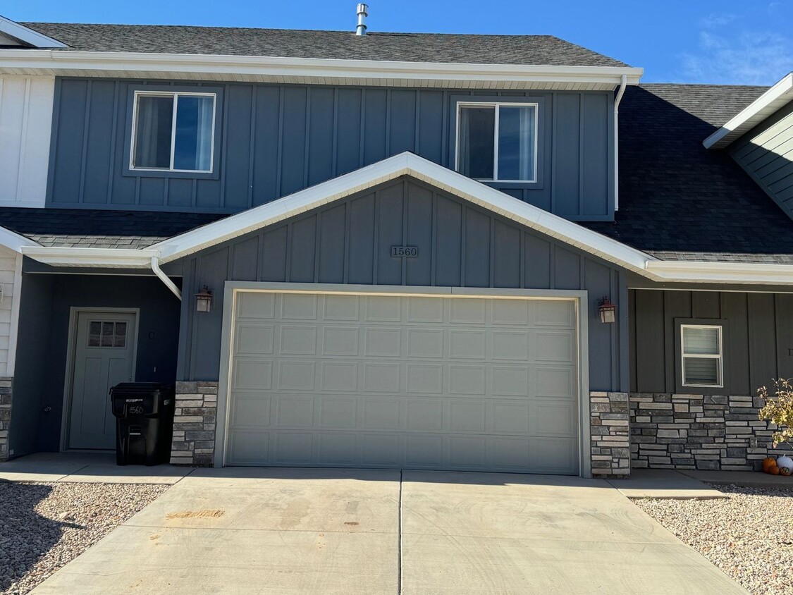 Foto principal - Cedar Edge Townhome