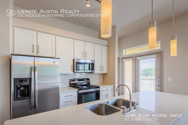 Building Photo - Radius at the Grove