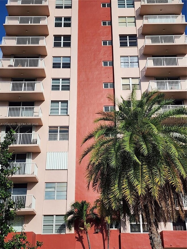 Foto del edificio - 3161 S Ocean Dr