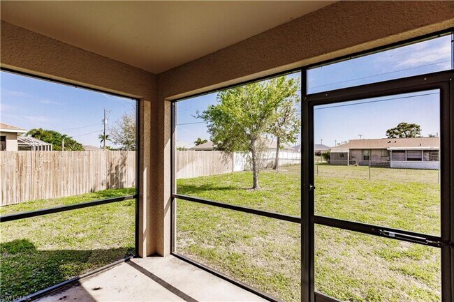 Foto del edificio - 4 Bed, 2 Streets Away From Cape Coral HS
