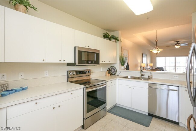 Foto del edificio - 7808 Regal Heron Cir