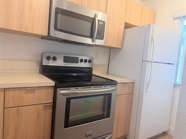 Foto del edificio - 7989 NW 8th St