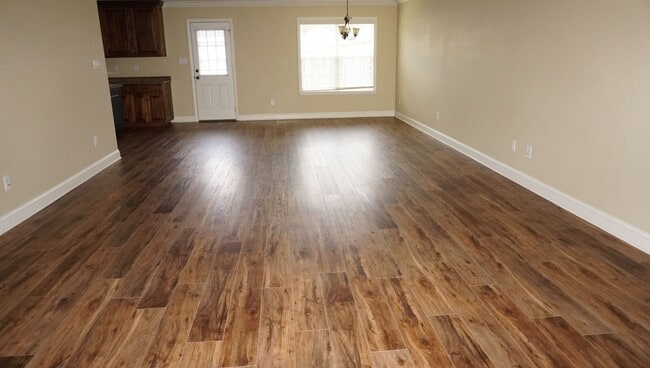 Building Photo - Beautiful and convenient