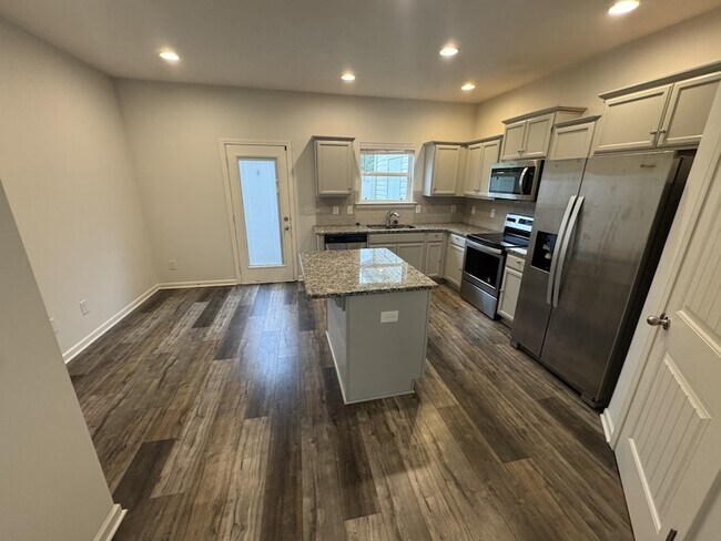Building Photo - 3706 Selina Dr