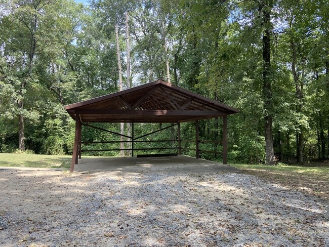 Foto del edificio - 18601 Honeysuckle Ln