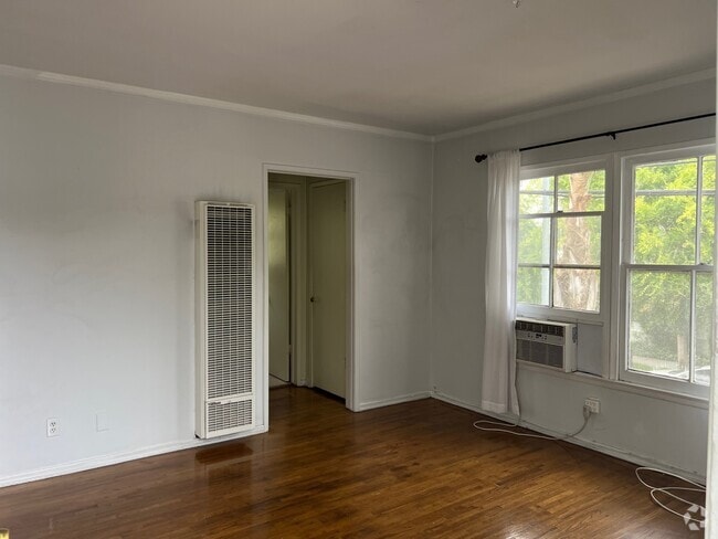 Building Photo - 883 N Hoover St