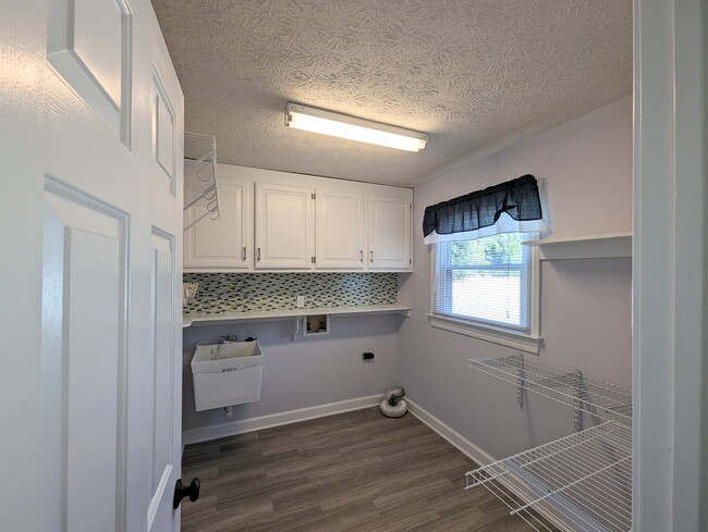 Laundry Room - 1208 Springwell Pl