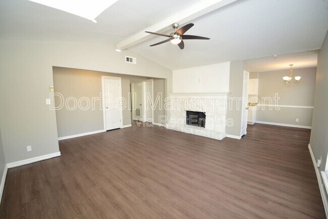 Foto del edificio - 4316 E 67th St