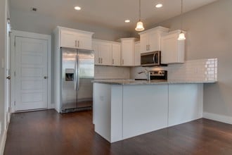 Building Photo - 434 Elegance Way