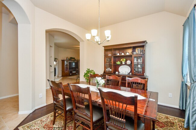 Foto del edificio - 5510 S Denham Ridge Ln