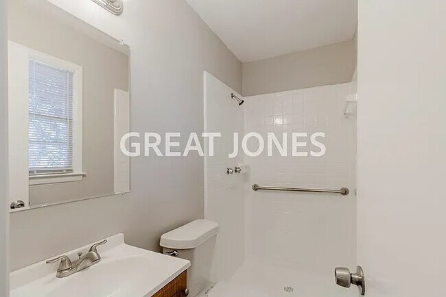 Foto del edificio - 412 Todd Cir