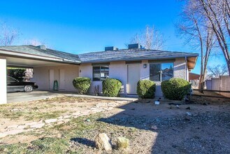 Building Photo - 8040 E Lakeshore Dr