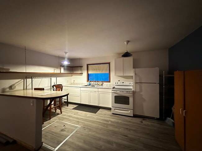 Building Photo - Private 1 Bed 1 Bath Home (Heat/Fuel and S...