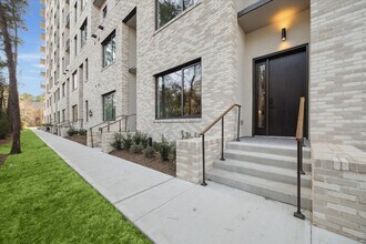 Building Photo - 1 Riva Row