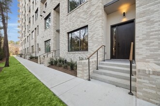 Building Photo - 1 Riva Row