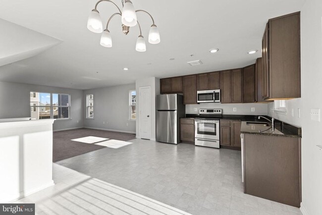 Building Photo - 64 Grant St