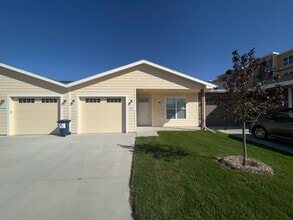 Building Photo - 1803 Hillcrest Dr