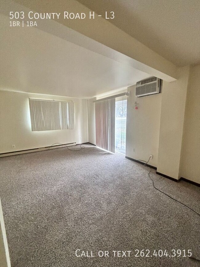 Building Photo - Lower 1 Bedroom Apartment @ Creekside Apar...