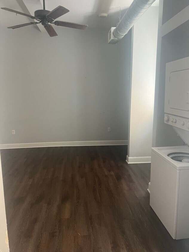 Building Photo - Beautiful Downtown Studio Loft available now!