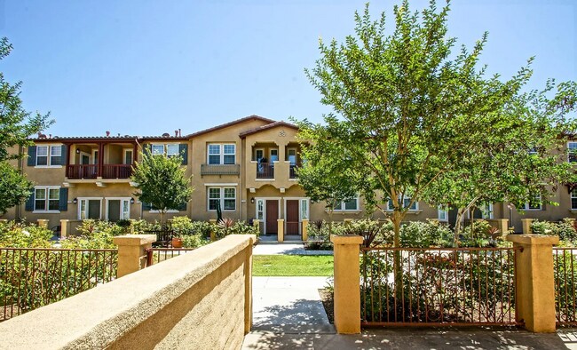 Building Photo - BRIGHT & AIRY, 1630 SQ FT TOWNHOME IN GATE...
