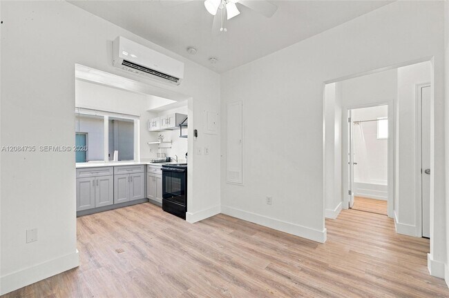 Foto del edificio - 319 NE 80th St