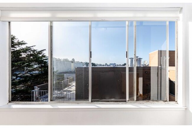 Building Photo - 1 bedroom in San Francisco CA 94118