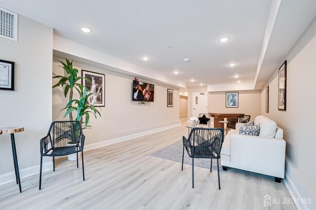 Building Photo - 21 Station Pl