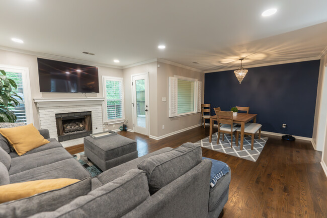 Foto del edificio - 591 Salem Woods Dr SE