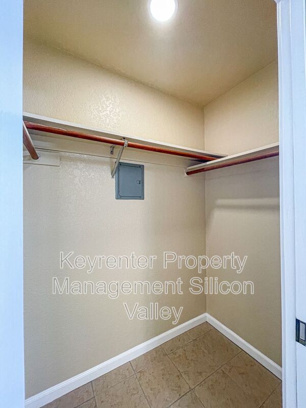 Building Photo - 1568 Willowbrae Ave.