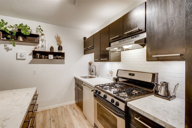 Foto del edificio - 720 W Lewis St