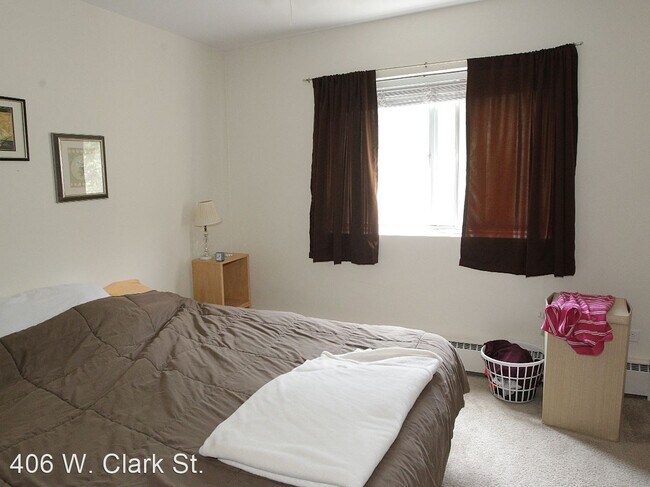 Foto del edificio - 1 br, 1 bath Apartment - 406 W. Clark St.