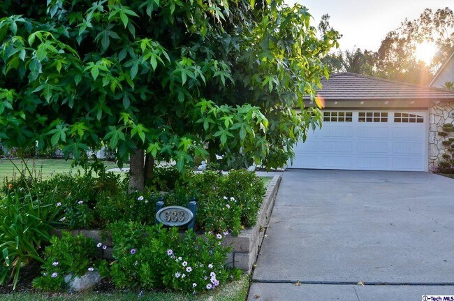 Building Photo - 533 N Altura Rd