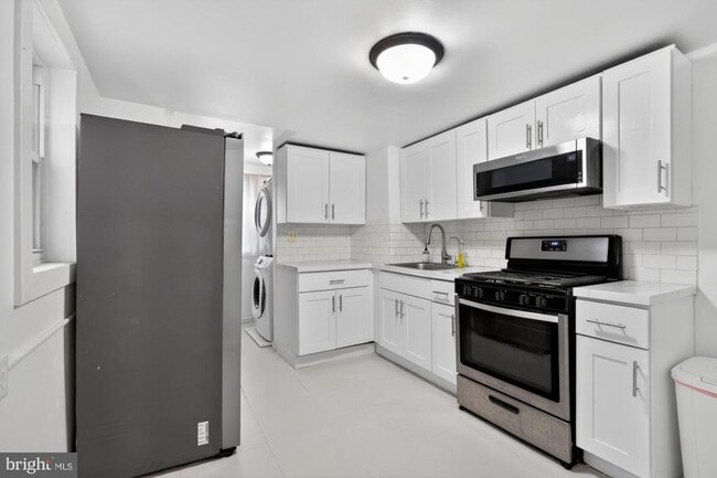 Building Photo - 1551 S Chadwick St