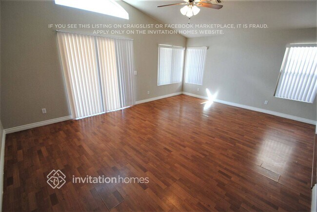Building Photo - 2406 S Navajo Way