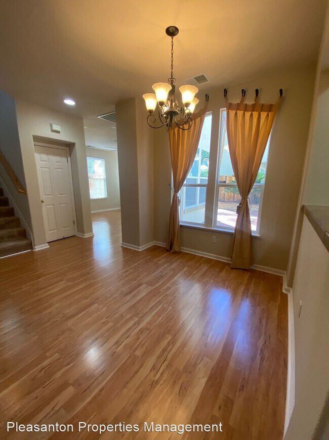 Building Photo - 4 br, 3 bath House - 5302 Garces Ct.