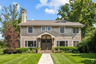 Building Photo - 425 Orchard Ln