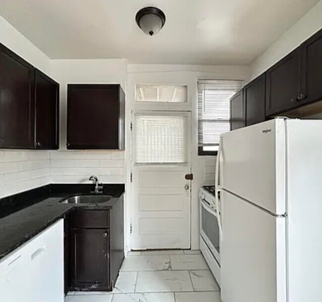 Foto del edificio - 1323 W Estes Ave