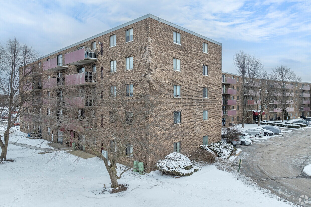 Primary Photo - Country Lane Park Condominiums