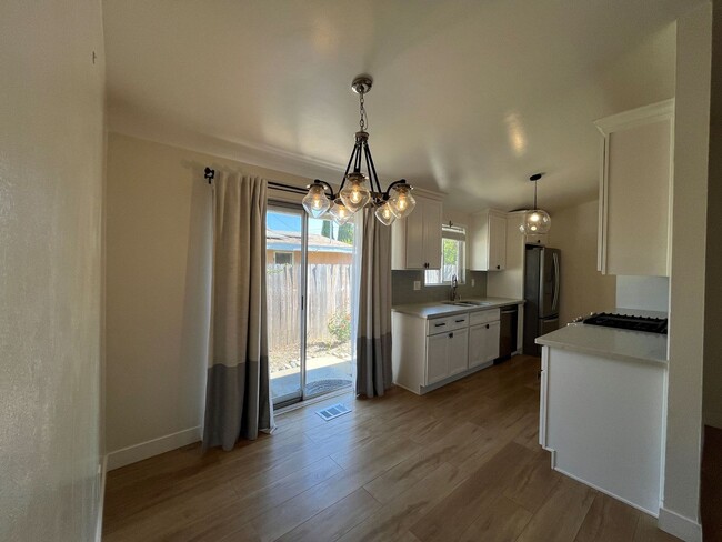 Foto del edificio - MOVE-IN READY! Upgraded 4BR w/all applianc...