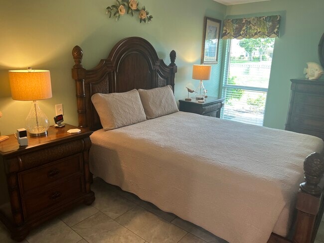Building Photo - 4283 Island Cir